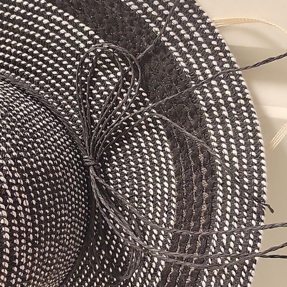 Hat - Picture 2 of 3